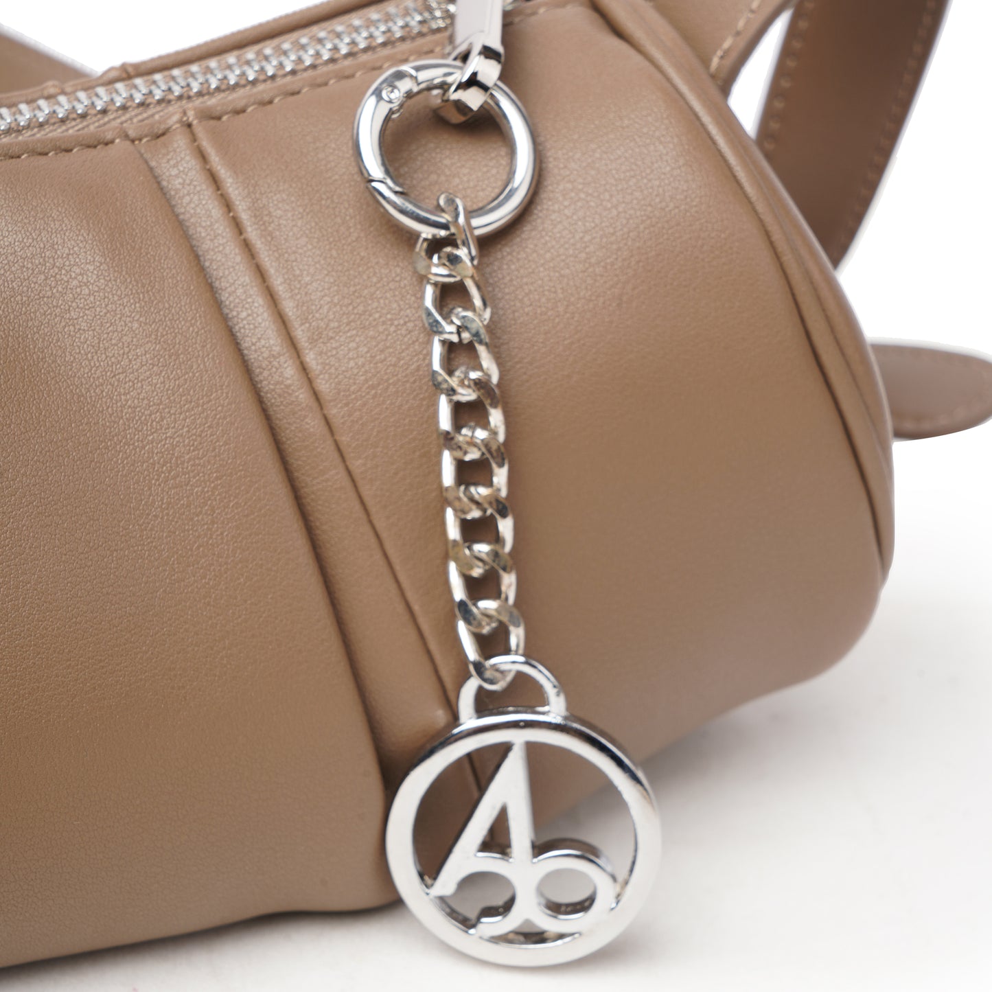 La Noisette — The Sculpted Leather Shoulder Bag